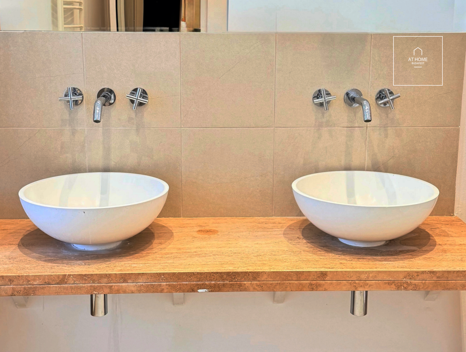 Two-bedroom, 64 sqm apartment in District VI, near Liszt Ferenc Square