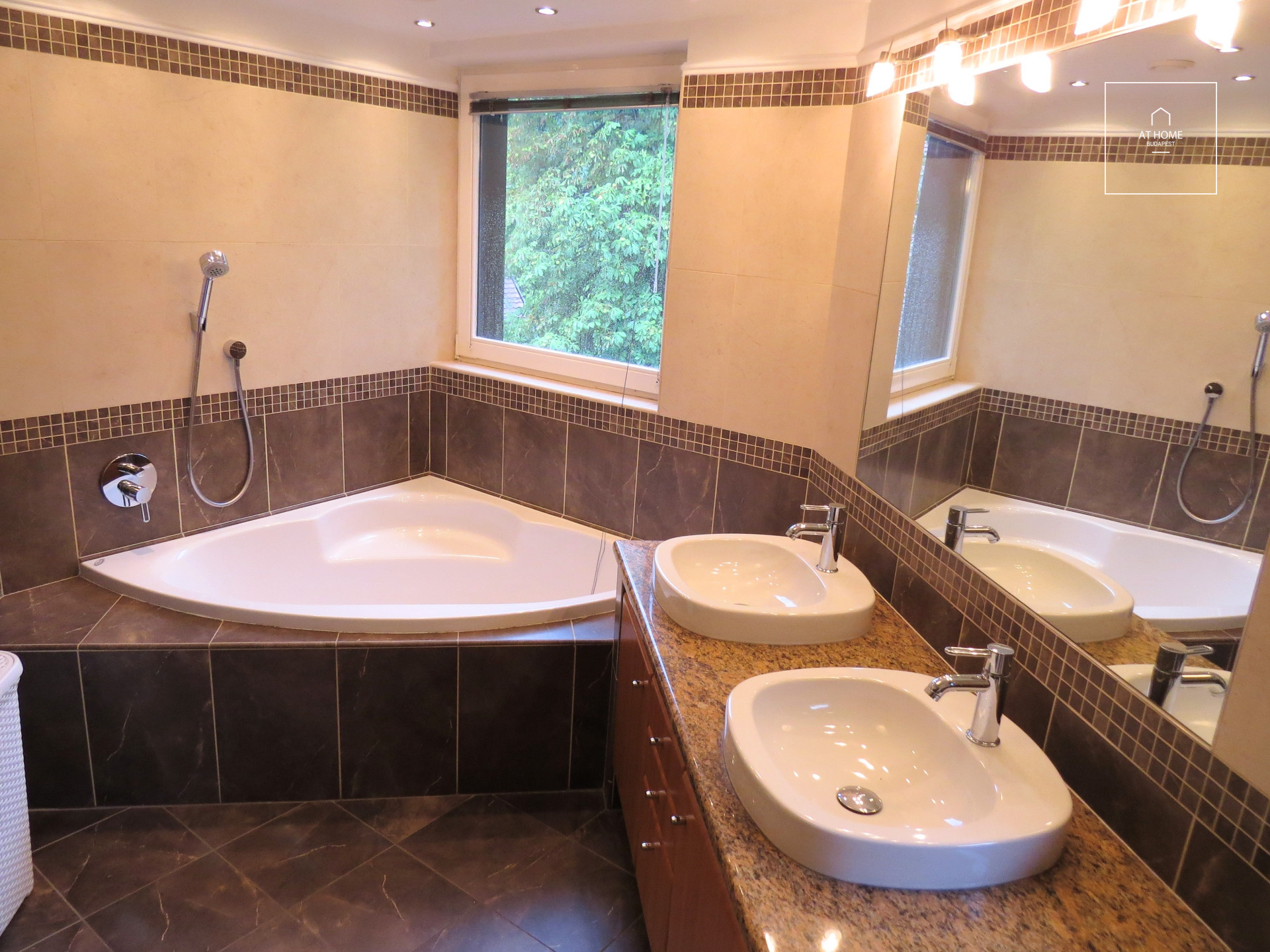 Elegáns ikerház kiadó Budapest XII. kerület, Mártonhegy