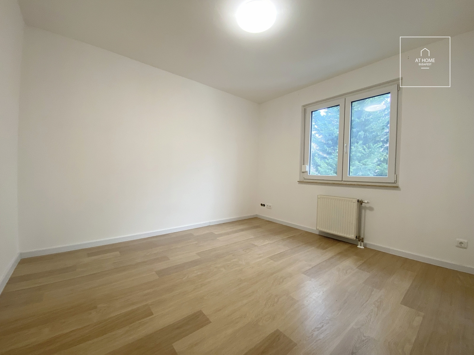 Refurbished 3 bedroom apartment close to MOM Park