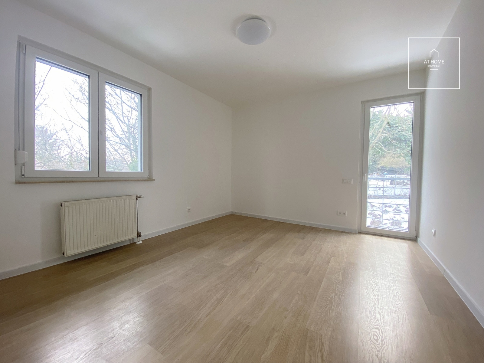 Refurbished 3 bedroom apartment close to MOM Park