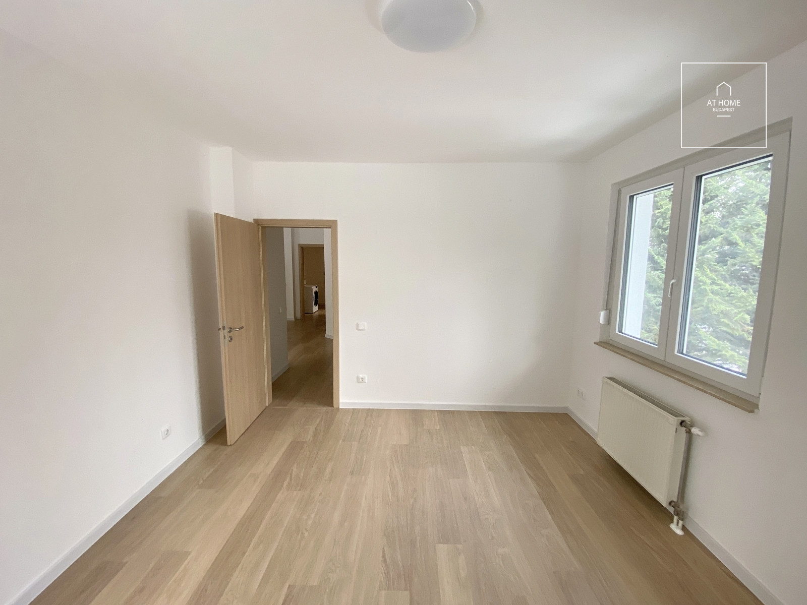 Refurbished 3 bedroom apartment close to MOM Park