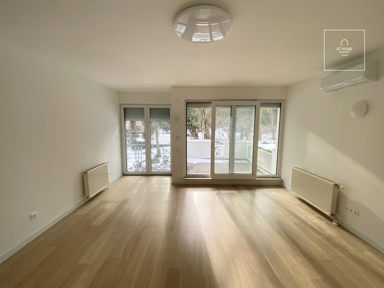 Refurbished 3 bedroom apartment close to MOM Park