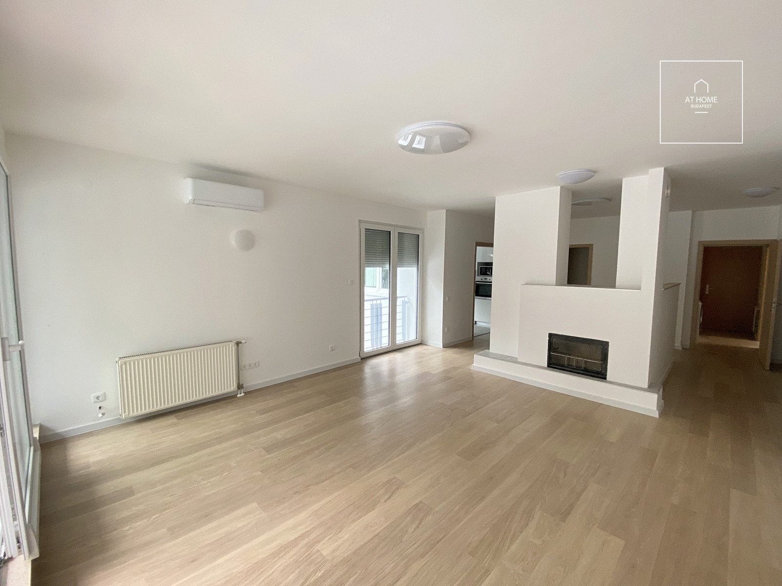 Refurbished 3 bedroom apartment close to MOM Park