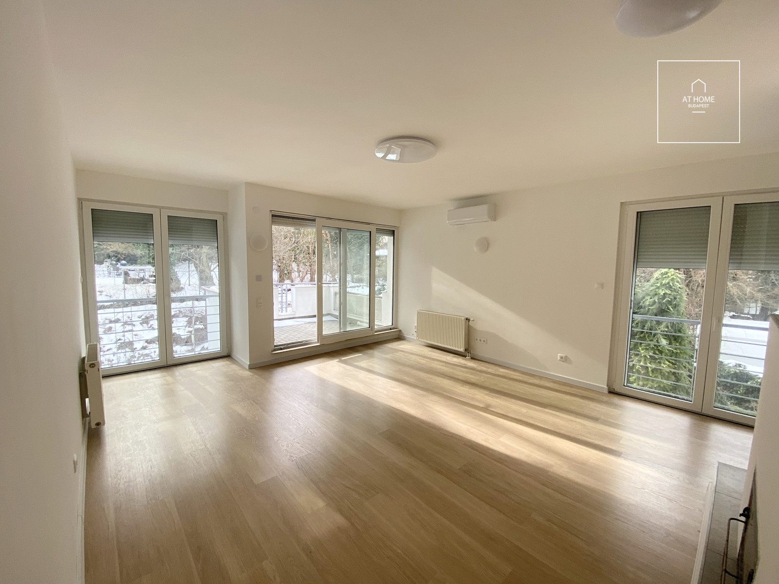 Refurbished 3 bedroom apartment close to MOM Park