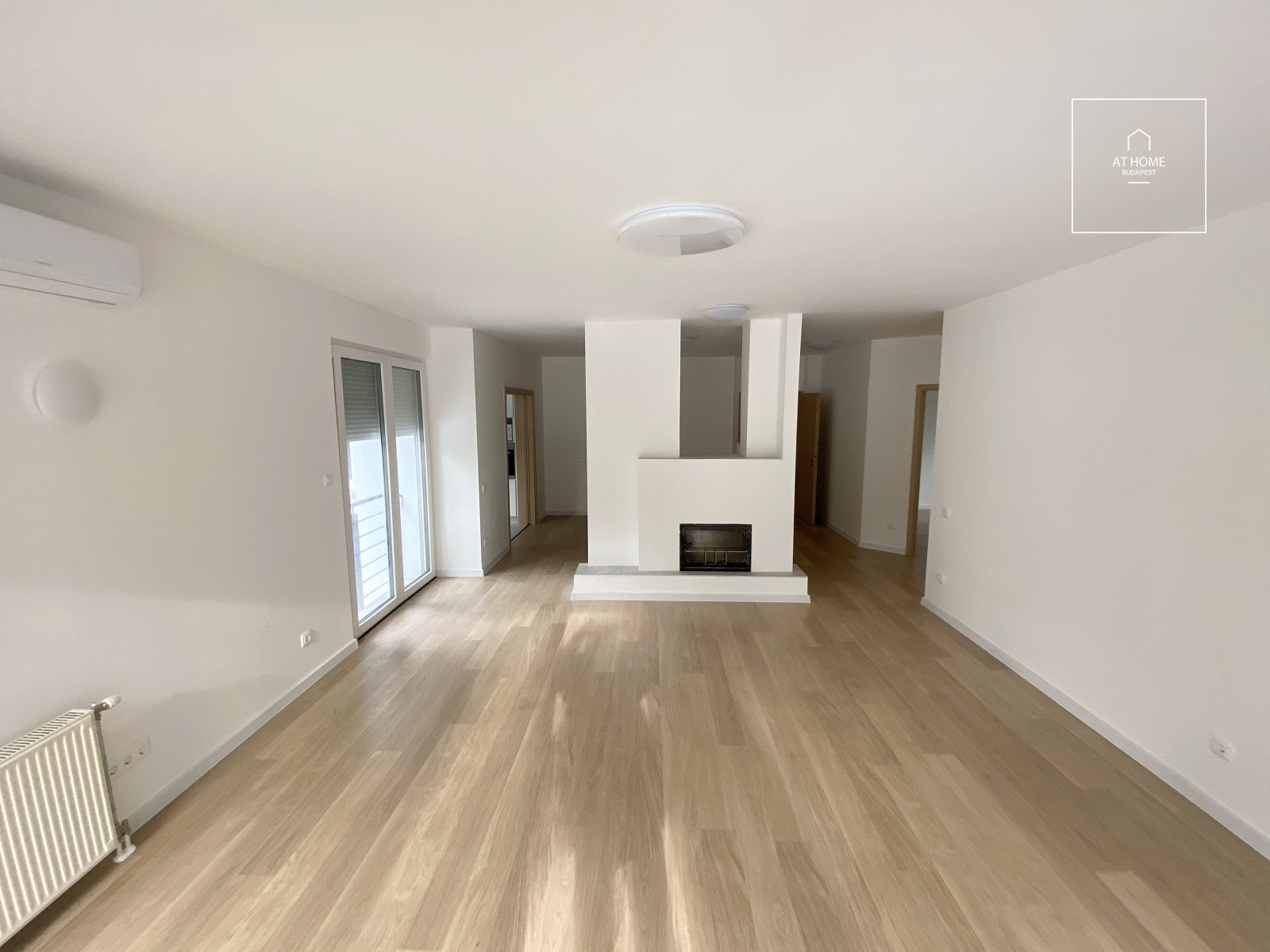 Refurbished 3 bedroom apartment close to MOM Park