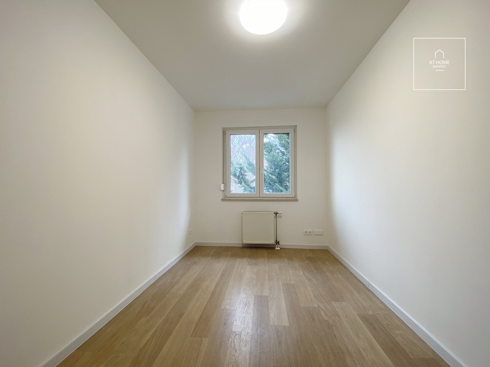 Refurbished 3 bedroom apartment close to MOM Park