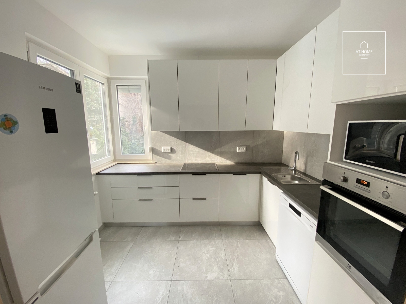 Refurbished 3 bedroom apartment close to MOM Park