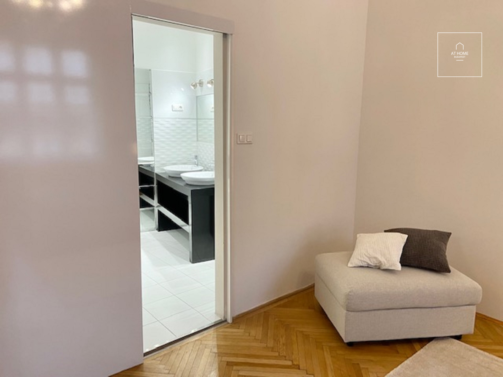 Two bedroom apartment for rent Budapest V. district Downtown