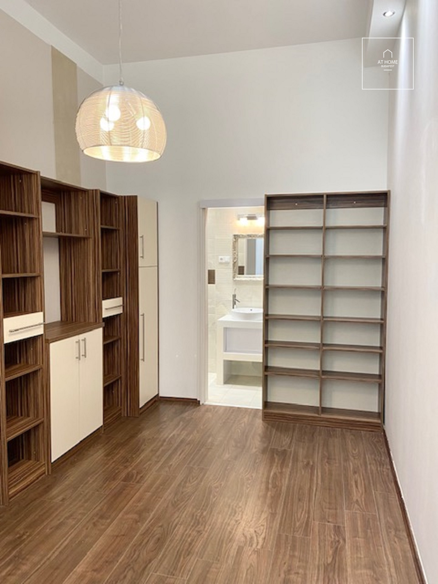 Two bedroom apartment for rent Budapest V. district Downtown