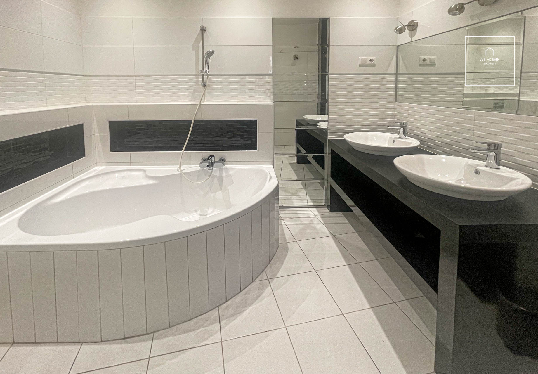 Two bedroom apartment for rent Budapest V. district Downtown