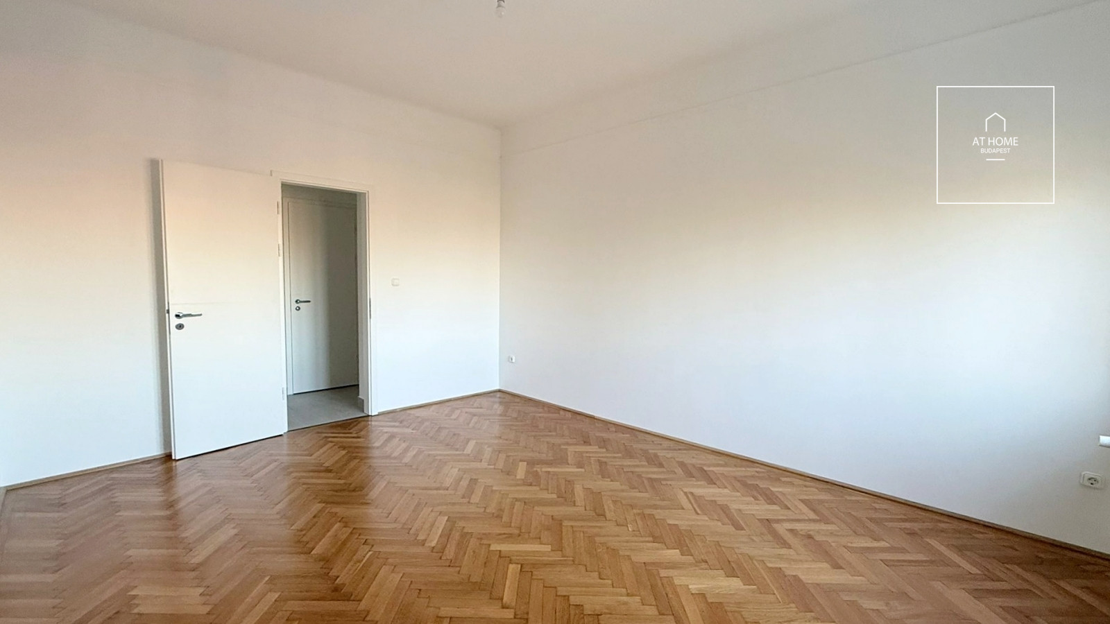 Renovated 115 sqm three-bedroom apartment in District I, Naphegy