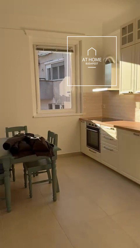 Renovated 115 sqm three-bedroom apartment in District I, Naphegy