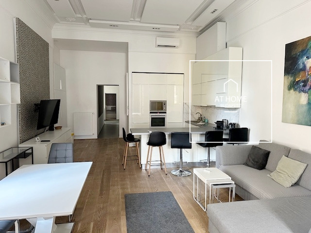 Premium Fully Renovated Historic Apartment for Sale in Downtown Budapest
