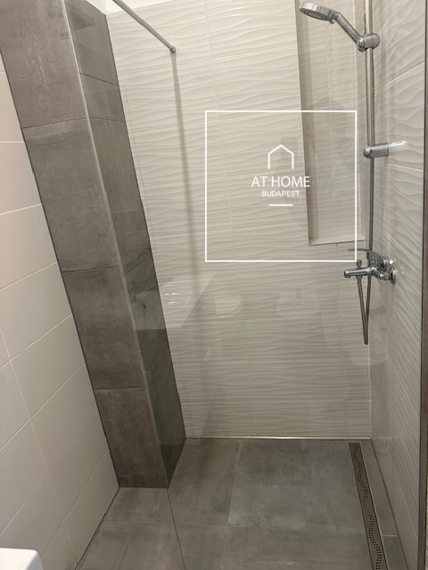 Premium Fully Renovated Historic Apartment for Sale in Downtown Budapest