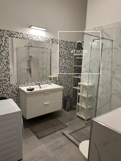 Premium Fully Renovated Historic Apartment for Sale in Downtown Budapest