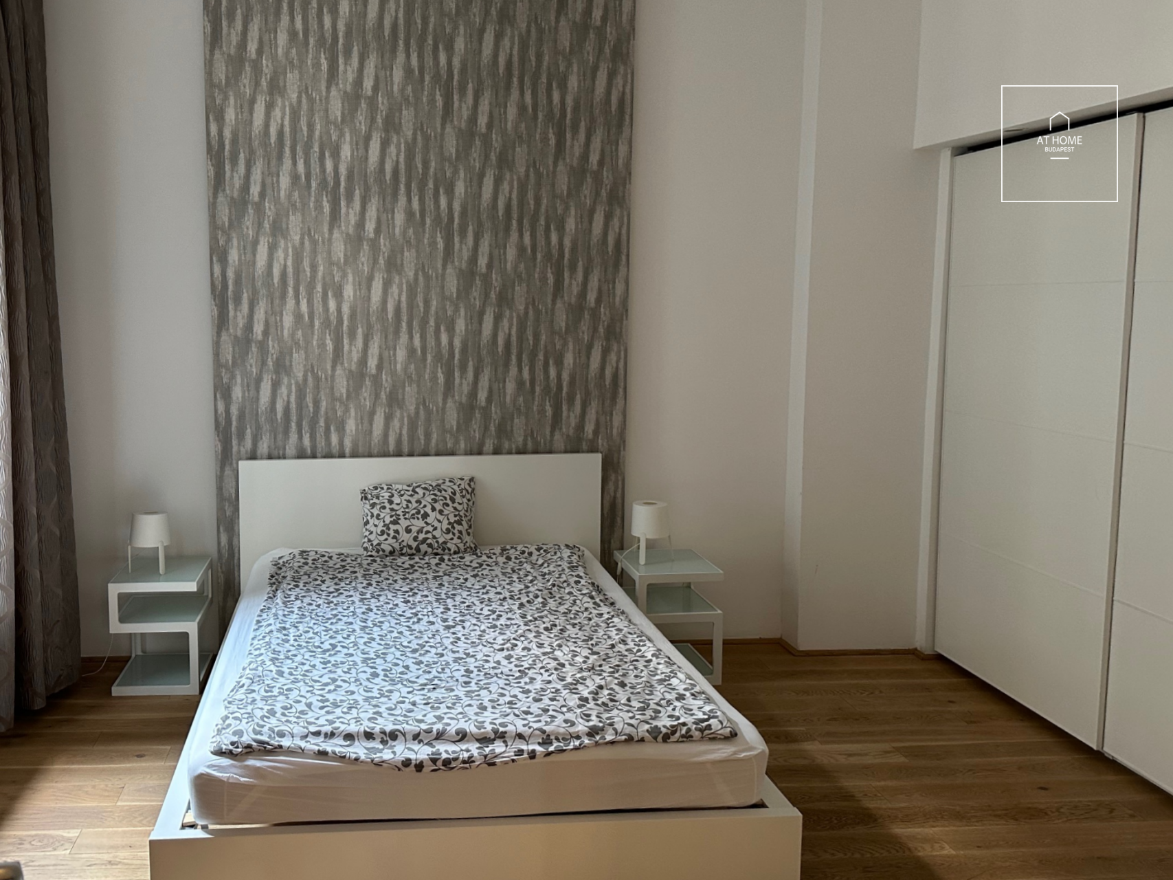 Premium Fully Renovated Historic Apartment for Sale in Downtown Budapest