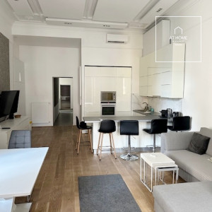 Premium Fully Renovated Historic Apartment for Sale in Downtown Budapest