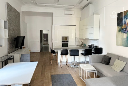 Premium Fully Renovated Historic Apartment for Sale in Downtown Budapest