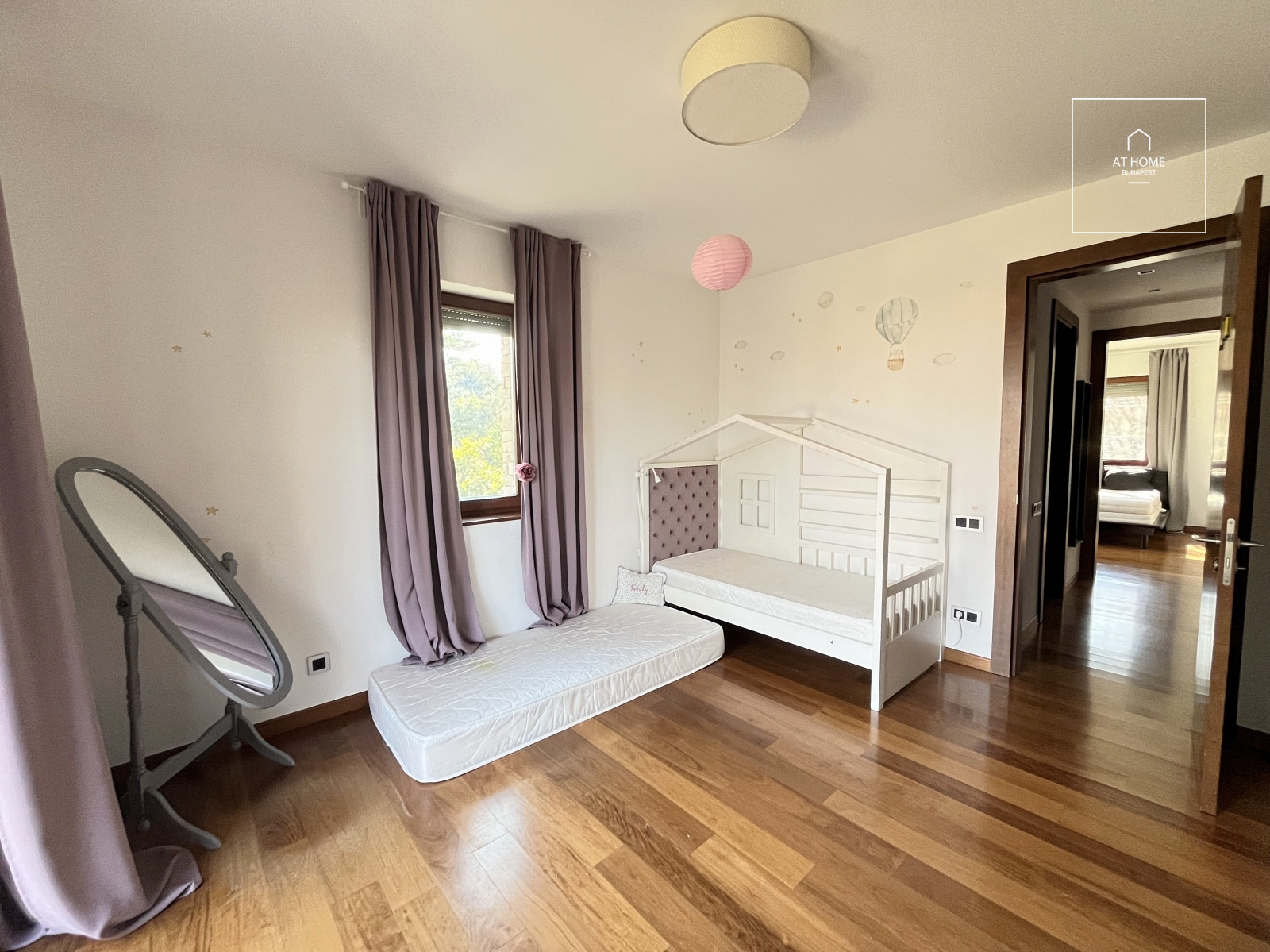 Four-bedroom ground-floor apartment with a 30 sqm panoramic terrace in Budapest’s 12th district