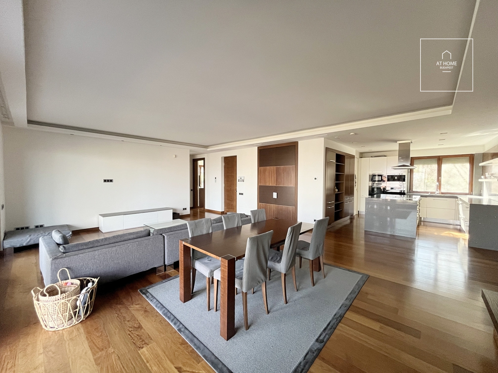 Four-bedroom ground-floor apartment with a 30 sqm panoramic terrace in Budapest’s 12th district