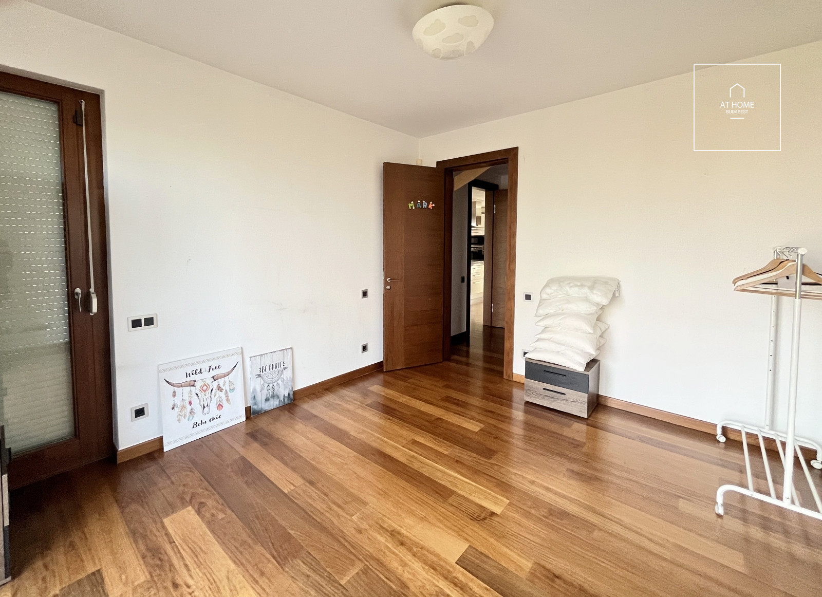 Four-bedroom ground-floor apartment with a 30 sqm panoramic terrace in Budapest’s 12th district
