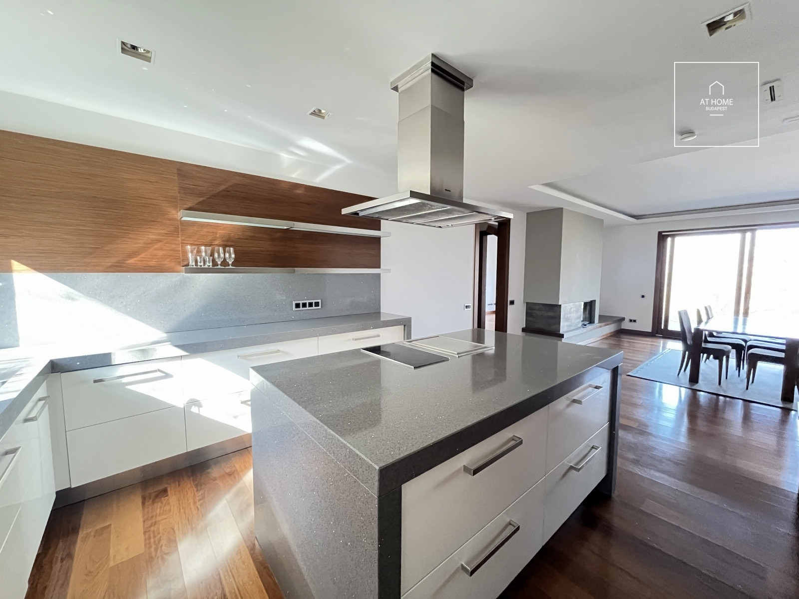 Four-bedroom ground-floor apartment with a 30 sqm panoramic terrace in Budapest’s 12th district