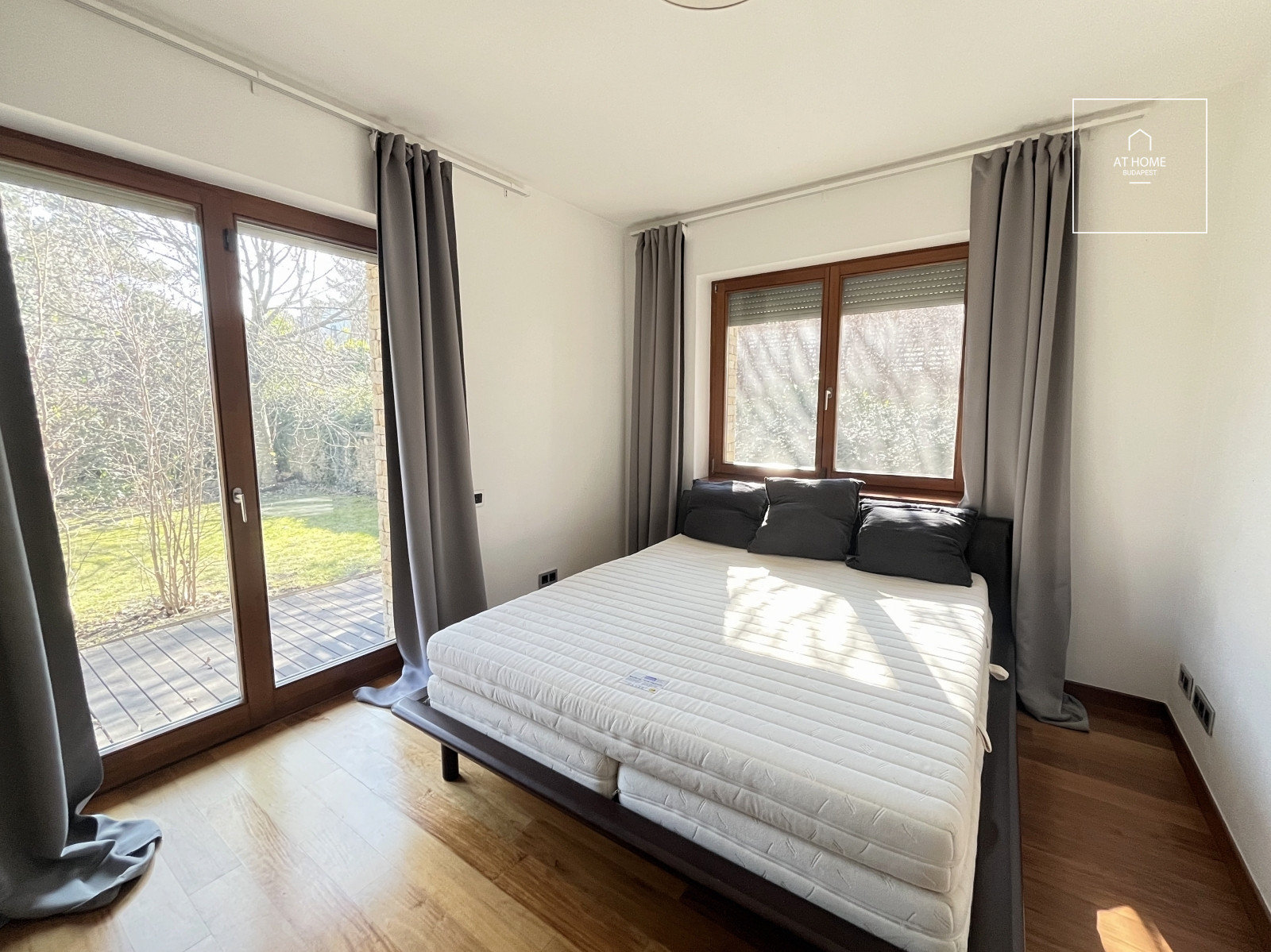 Four-bedroom ground-floor apartment with a 30 sqm panoramic terrace in Budapest’s 12th district