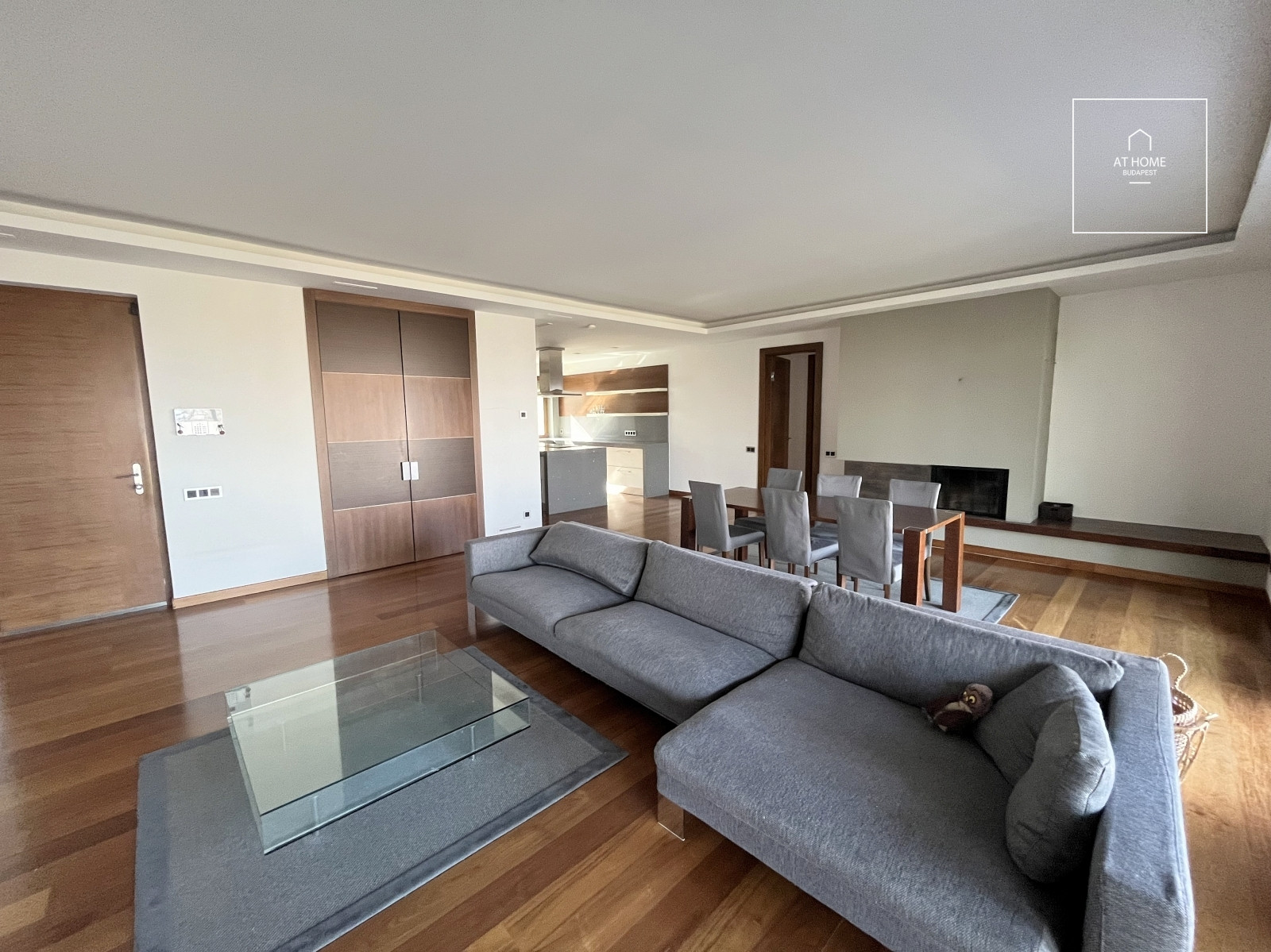 Four-bedroom ground-floor apartment with a 30 sqm panoramic terrace in Budapest’s 12th district