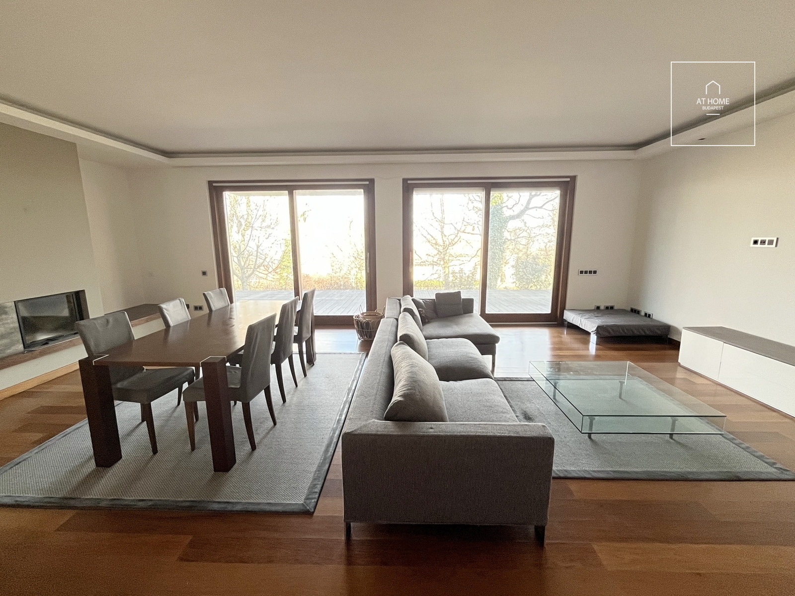 Four-bedroom ground-floor apartment with a 30 sqm panoramic terrace in Budapest’s 12th district