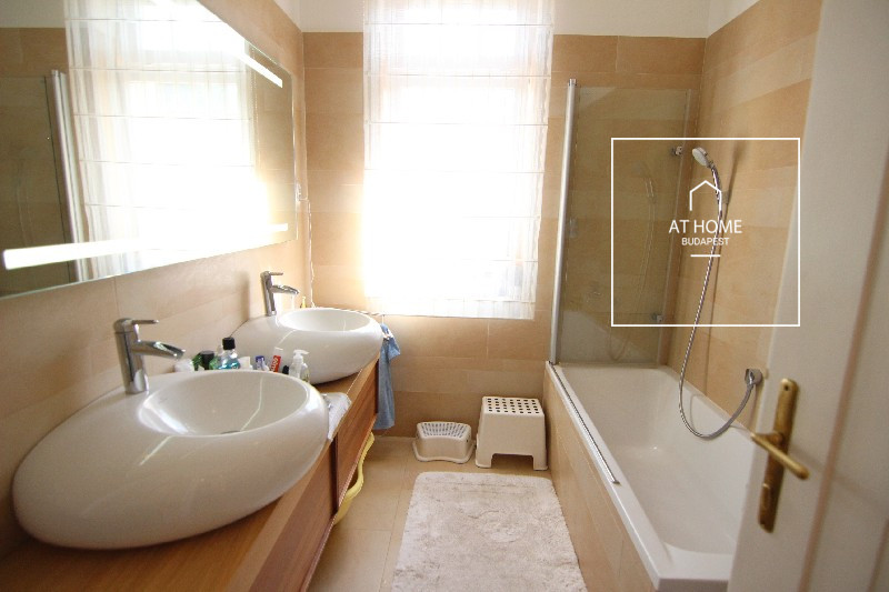 Beautiful panoramic 3-bedroom apartment for rent in the 1st district