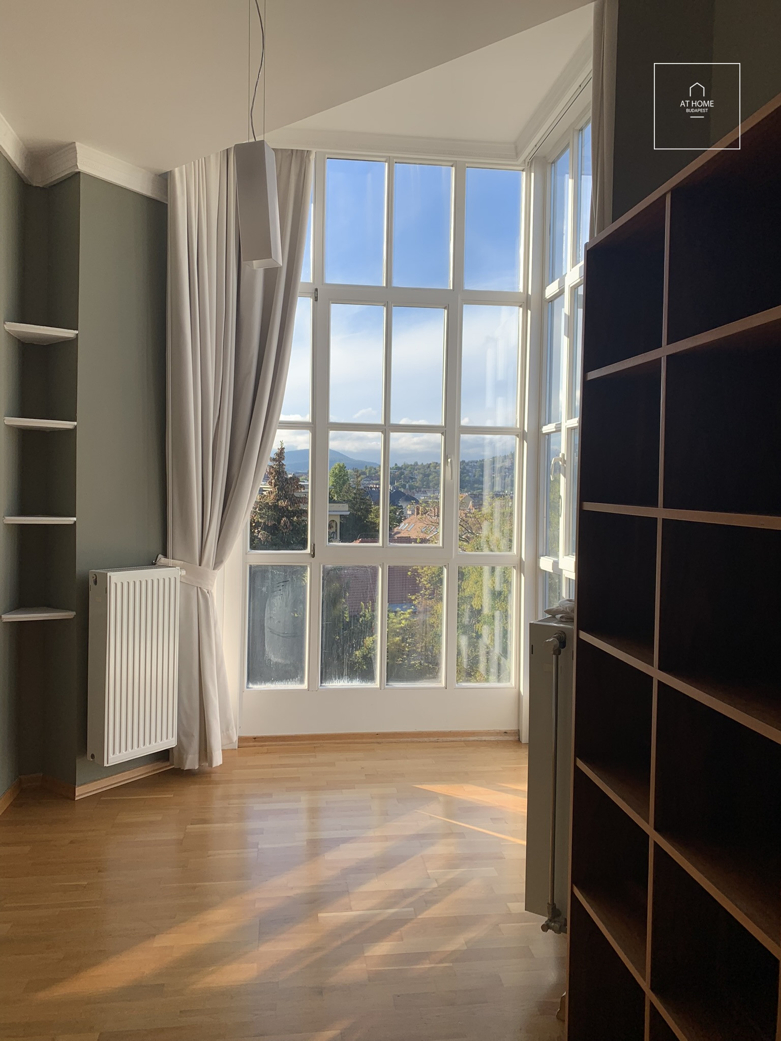 Beautiful panoramic 3-bedroom apartment for rent in the 1st district