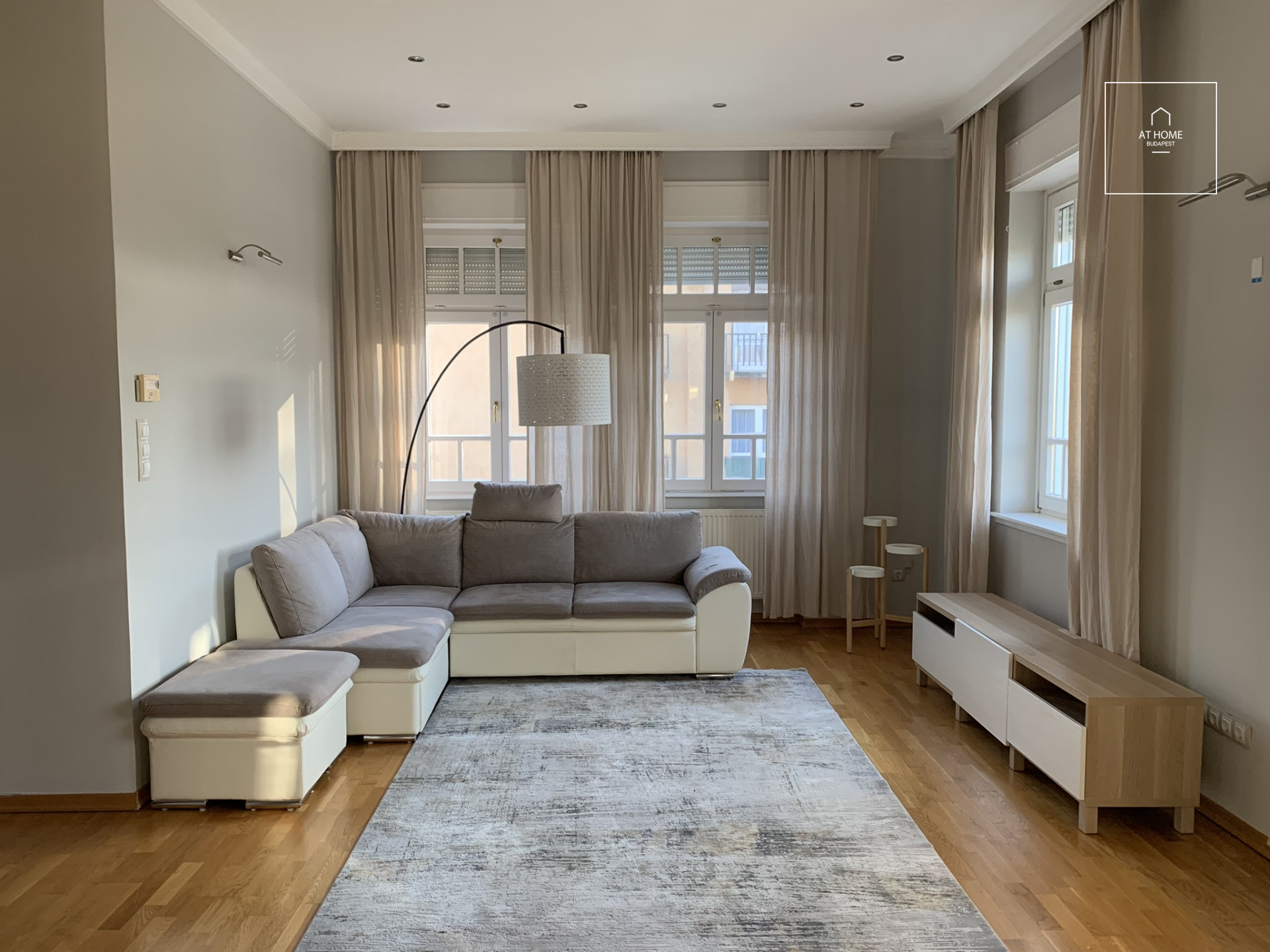 Beautiful panoramic 3-bedroom apartment for rent in the 1st district