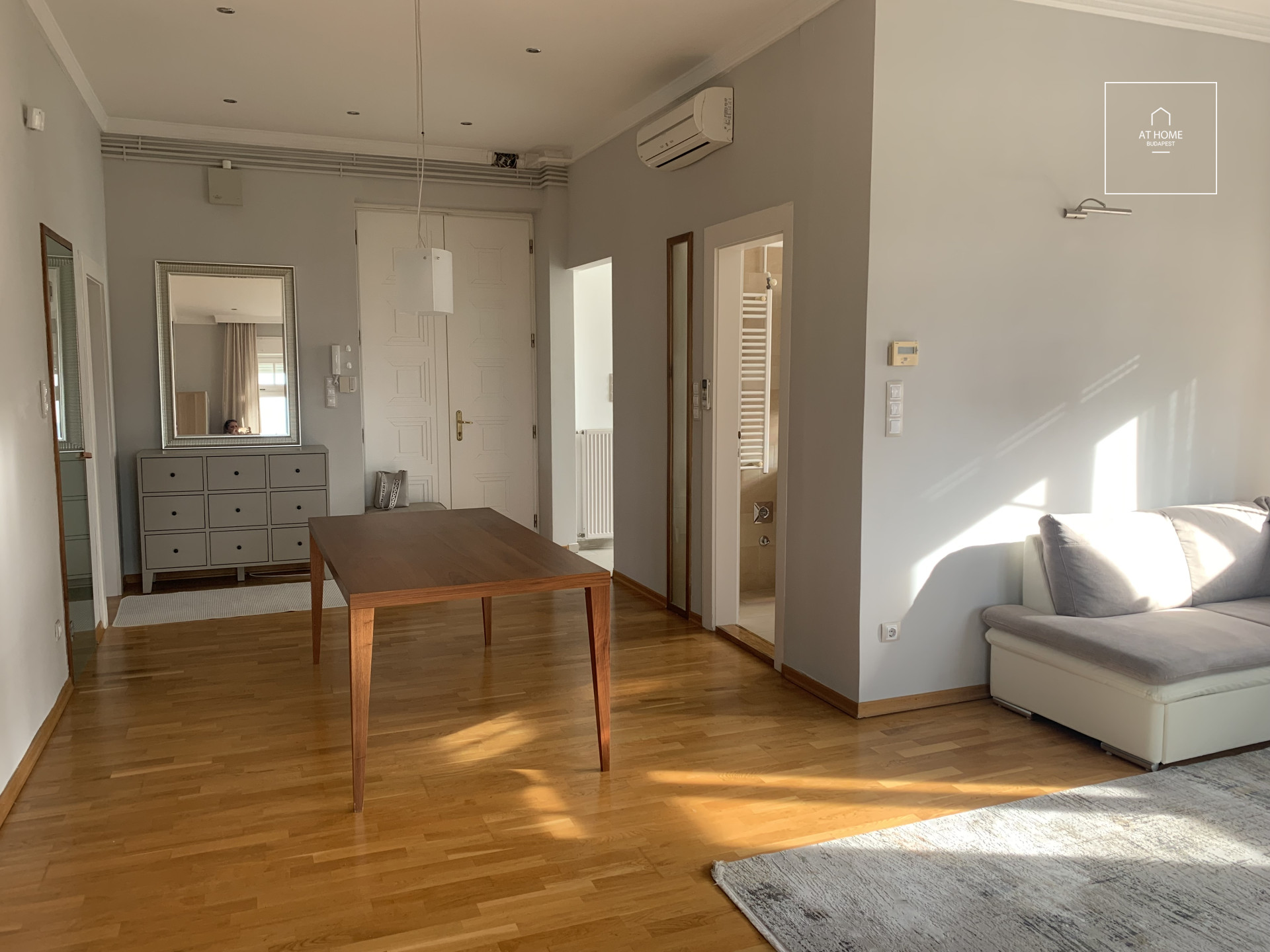 Beautiful panoramic 3-bedroom apartment for rent in the 1st district