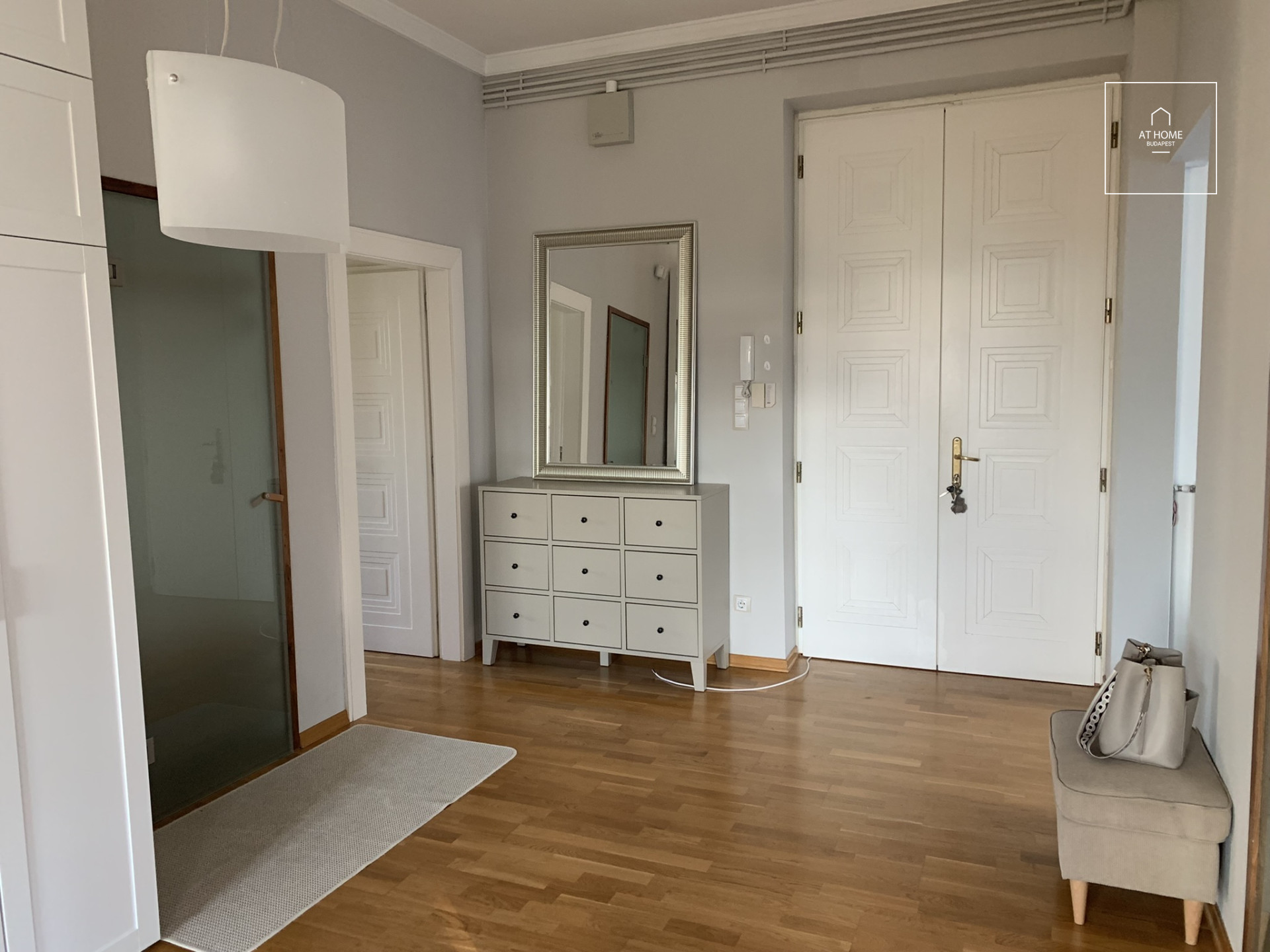 Beautiful panoramic 3-bedroom apartment for rent in the 1st district