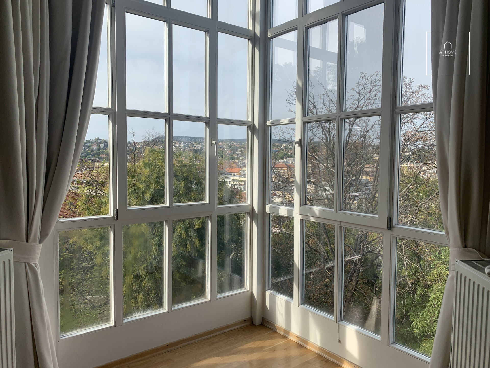 Beautiful panoramic 3-bedroom apartment for rent in the 1st district