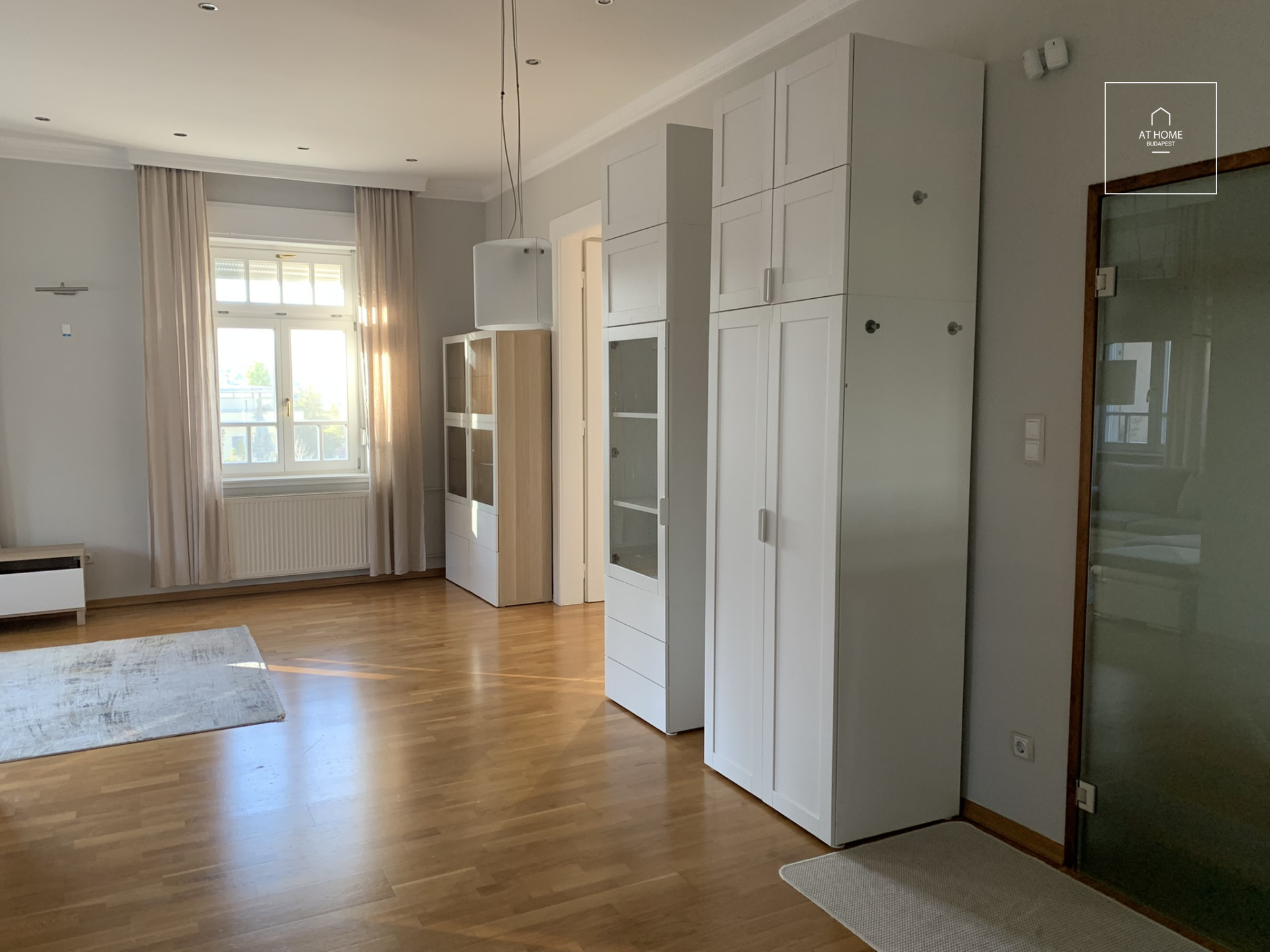 Beautiful panoramic 3-bedroom apartment for rent in the 1st district