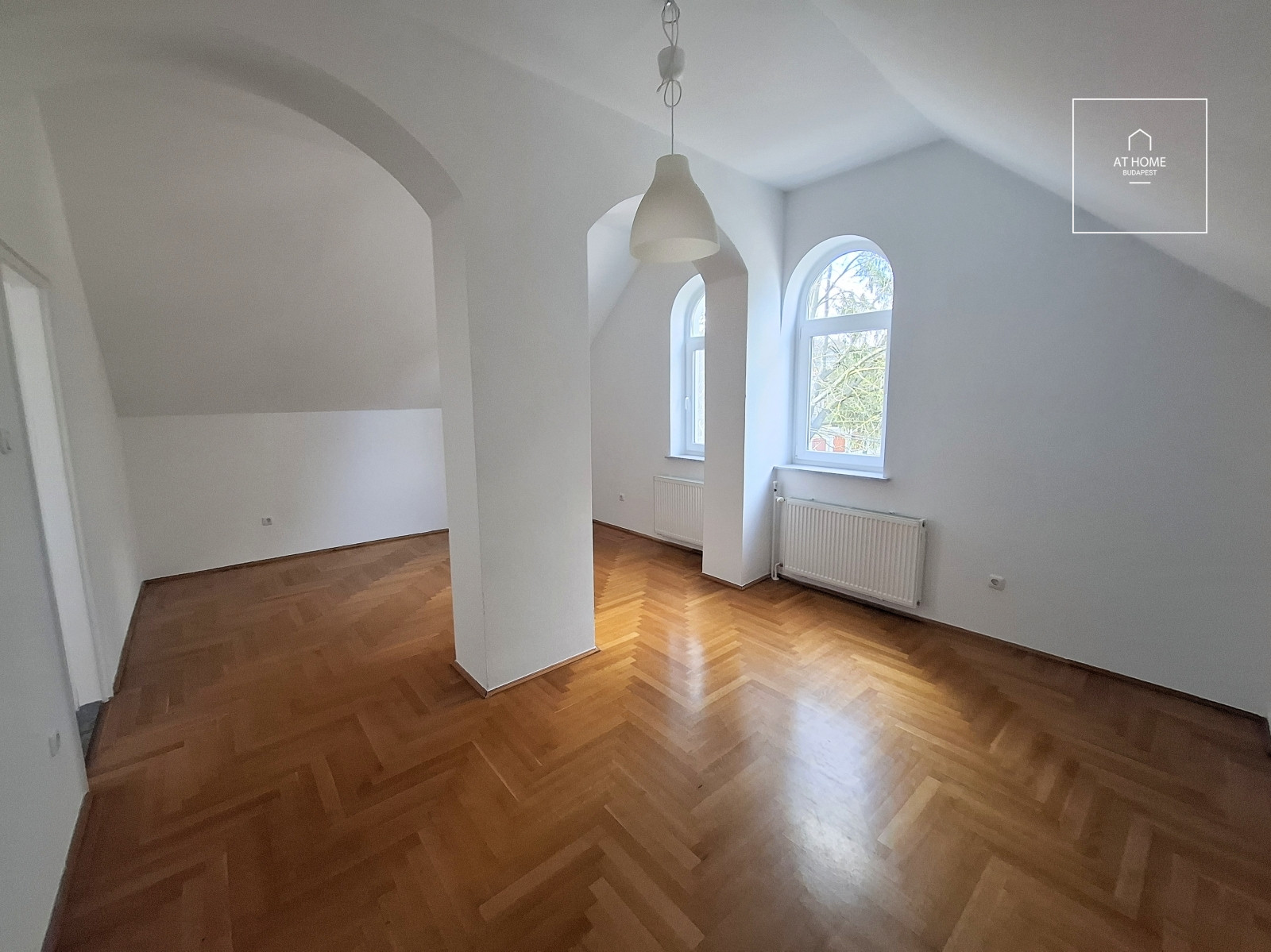 Eladó tágas családi ház Budapest II/A kerületének csendes részén