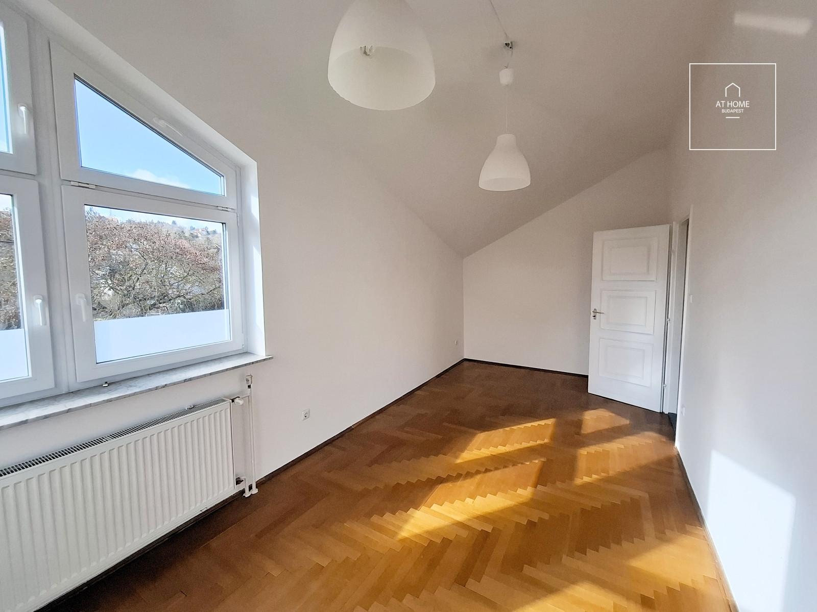 Eladó tágas családi ház Budapest II/A kerületének csendes részén