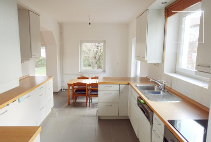 Eladó tágas családi ház Budapest II/A kerületének csendes részén