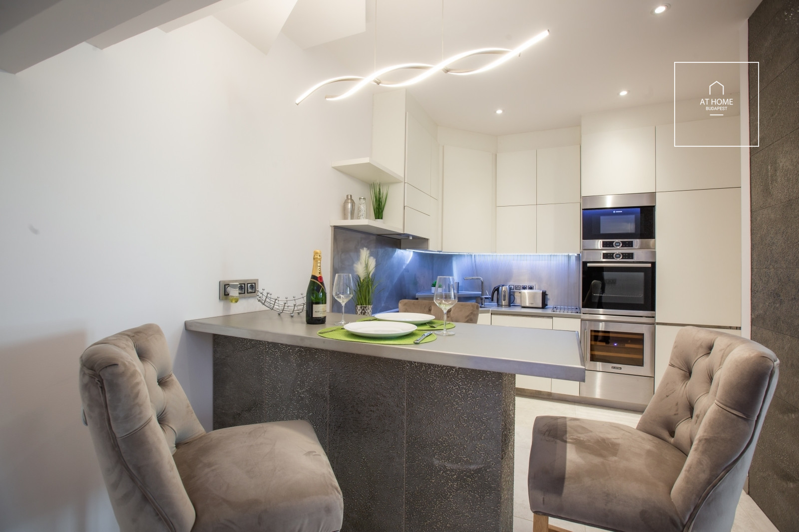 Renovated 100 sqm premium penthouse apartment with a 35 sqm rooftop terrace in District VI