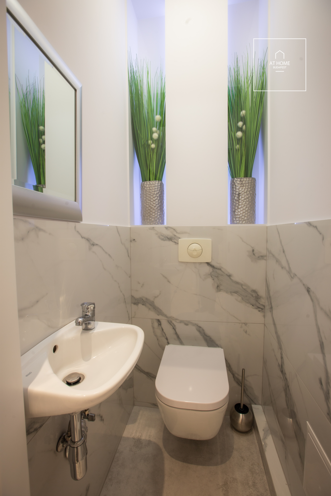 Renovated 100 sqm premium penthouse apartment with a 35 sqm rooftop terrace in District VI