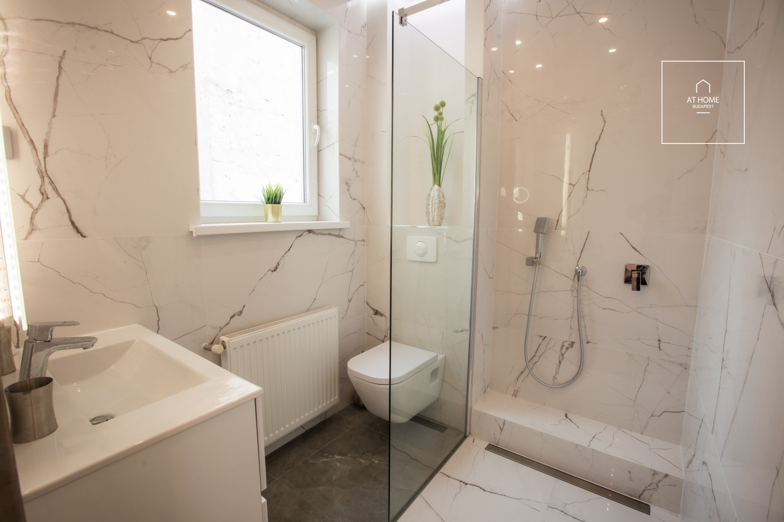 Renovated 100 sqm premium penthouse apartment with a 35 sqm rooftop terrace in District VI