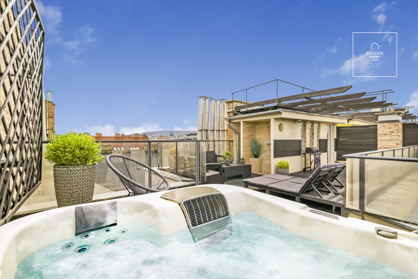 Renovated 100 sqm premium penthouse apartment with a 35 sqm rooftop terrace in District VI