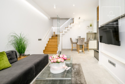 Renovated 100 sqm premium penthouse apartment with a 35 sqm rooftop terrace in District VI