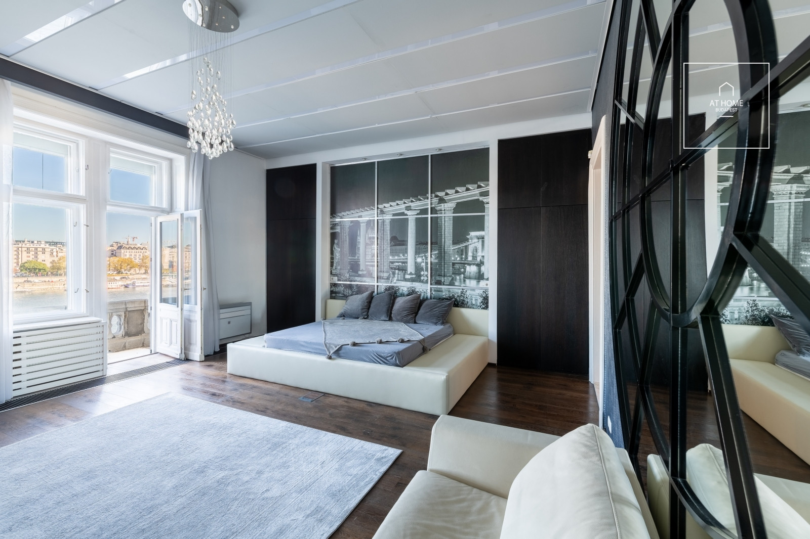 Renovated 200 sqm apartment with Danube panorama in District I