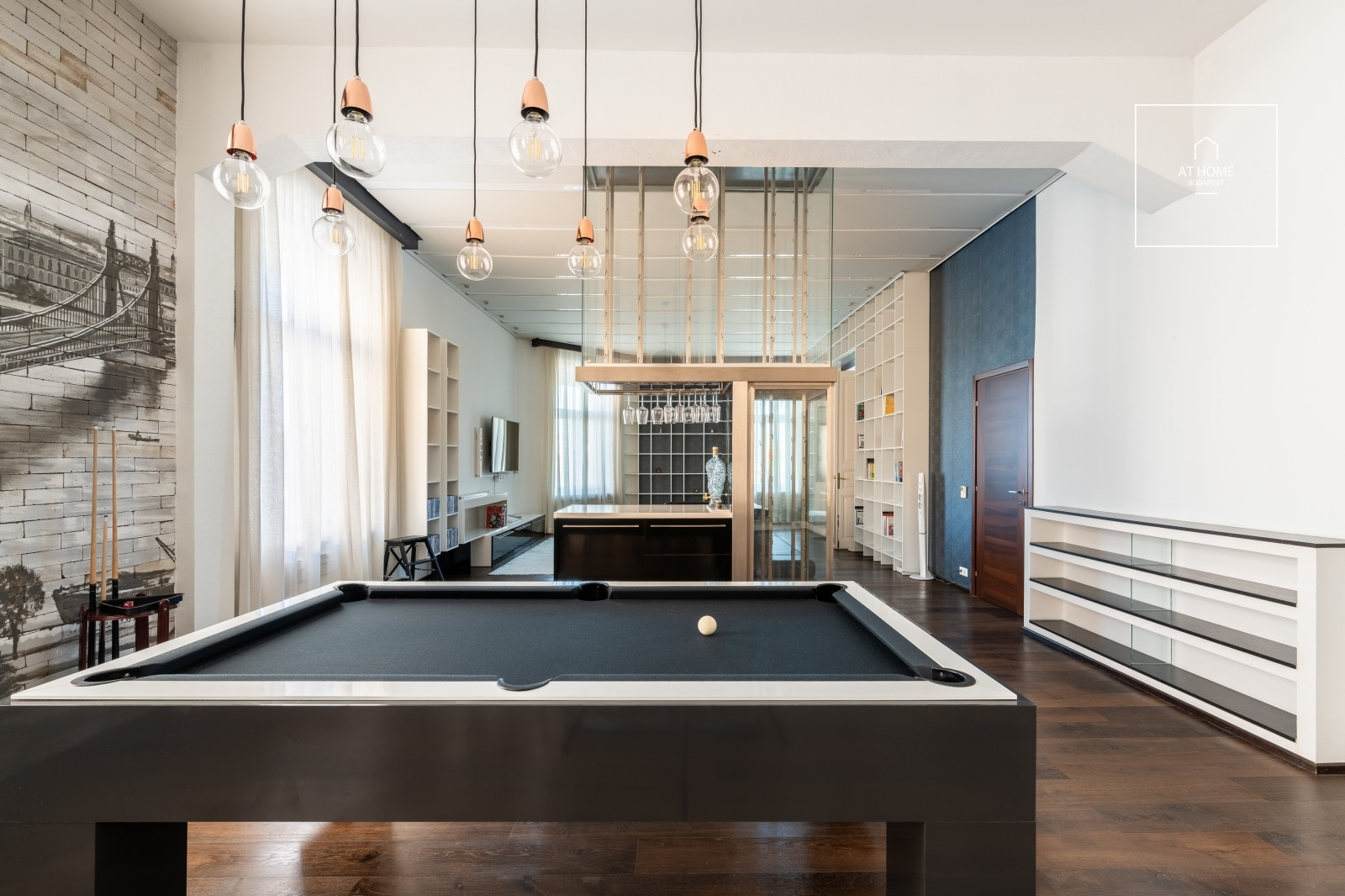 Felújított 200 nm-es lakás dunai panorámával az I. kerületben