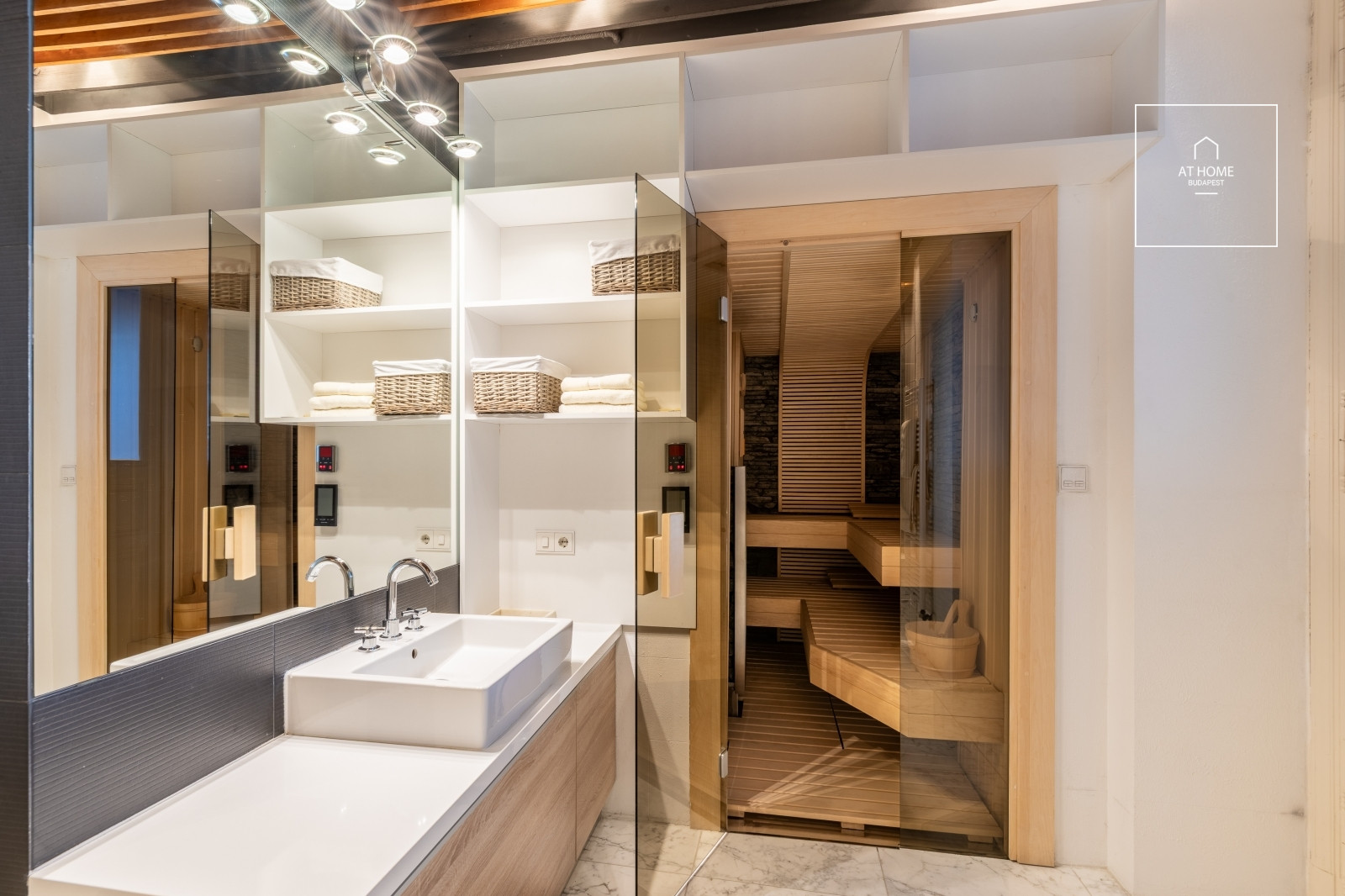 Renovated 200 sqm apartment with Danube panorama in District I