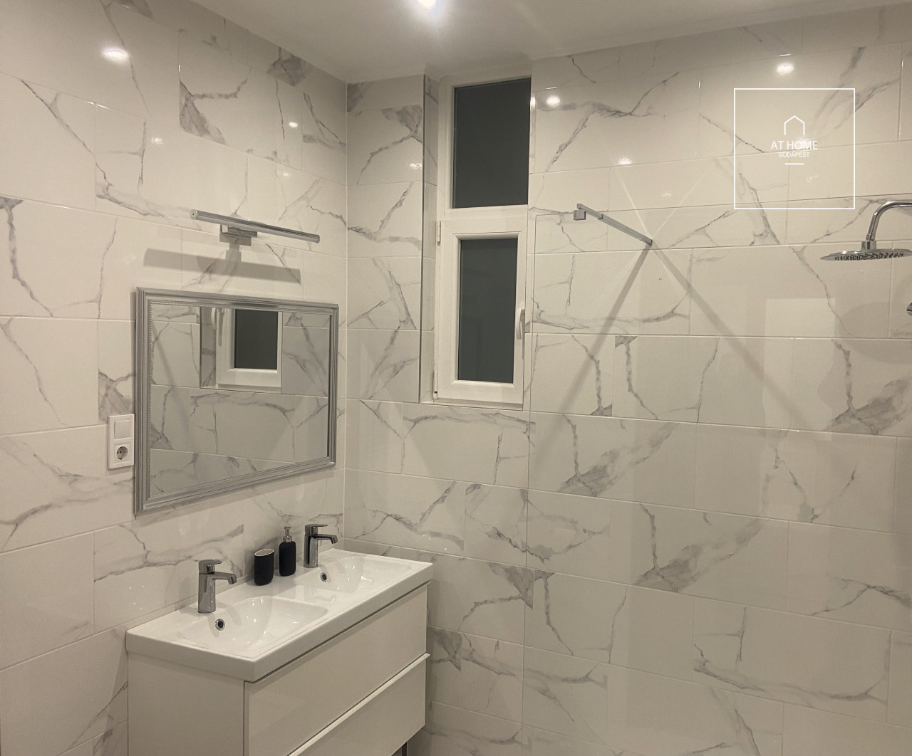 Renovated 2-bedroom downtown apartment in District VI