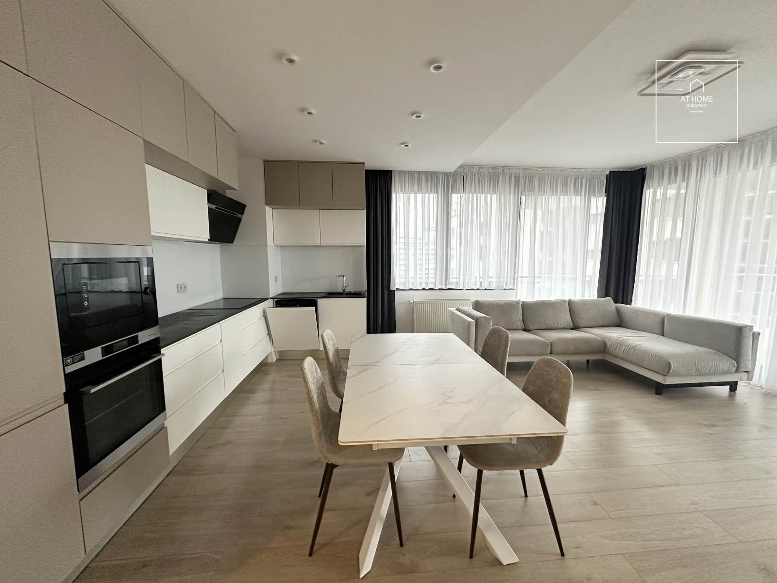 Renovated Danube-side apartment for rent in Budapest, 13th district, Marinapart.