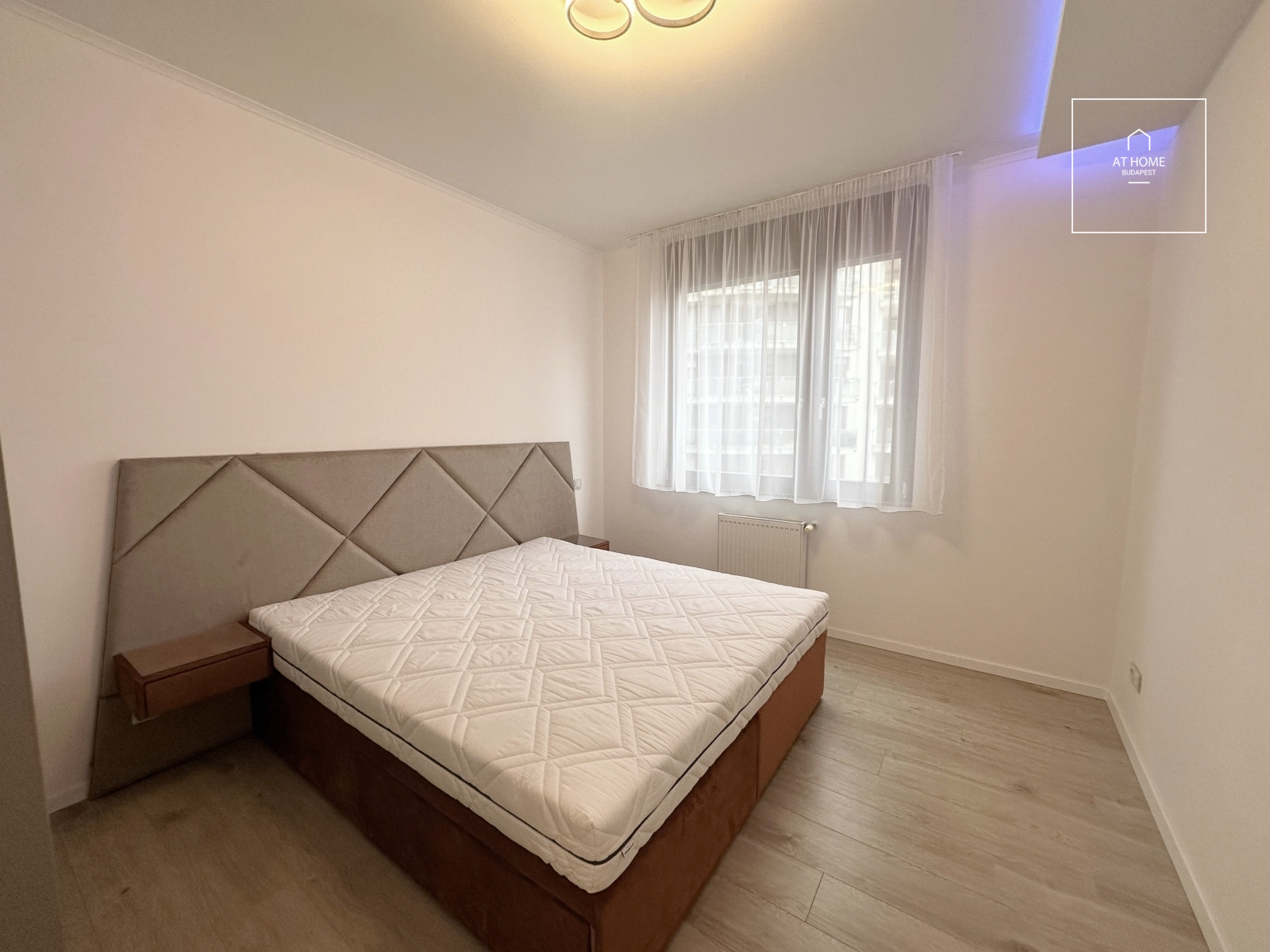 Renovated Danube-side apartment for rent in Budapest, 13th district, Marinapart.